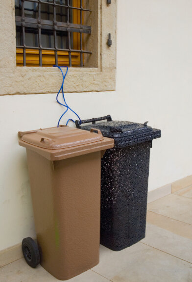Benedikt Tolar, Dustbins, 2005-2008, plastic,  Dům pánů z Kunštátu